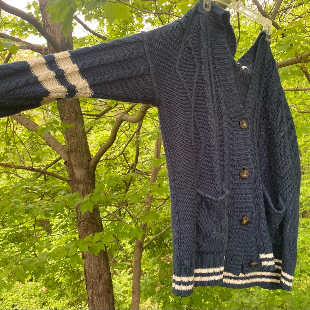 Arizona Jean Company Blue and White Cardigan Sweater